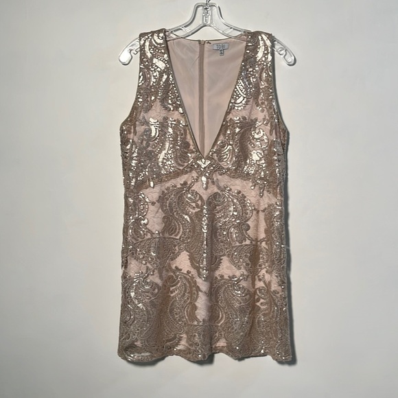 TOBI Naomi Plunge Neck Champagne/Gold Sequin Shift Mini Party Guest Dress SZ S - Picture 3 of 16